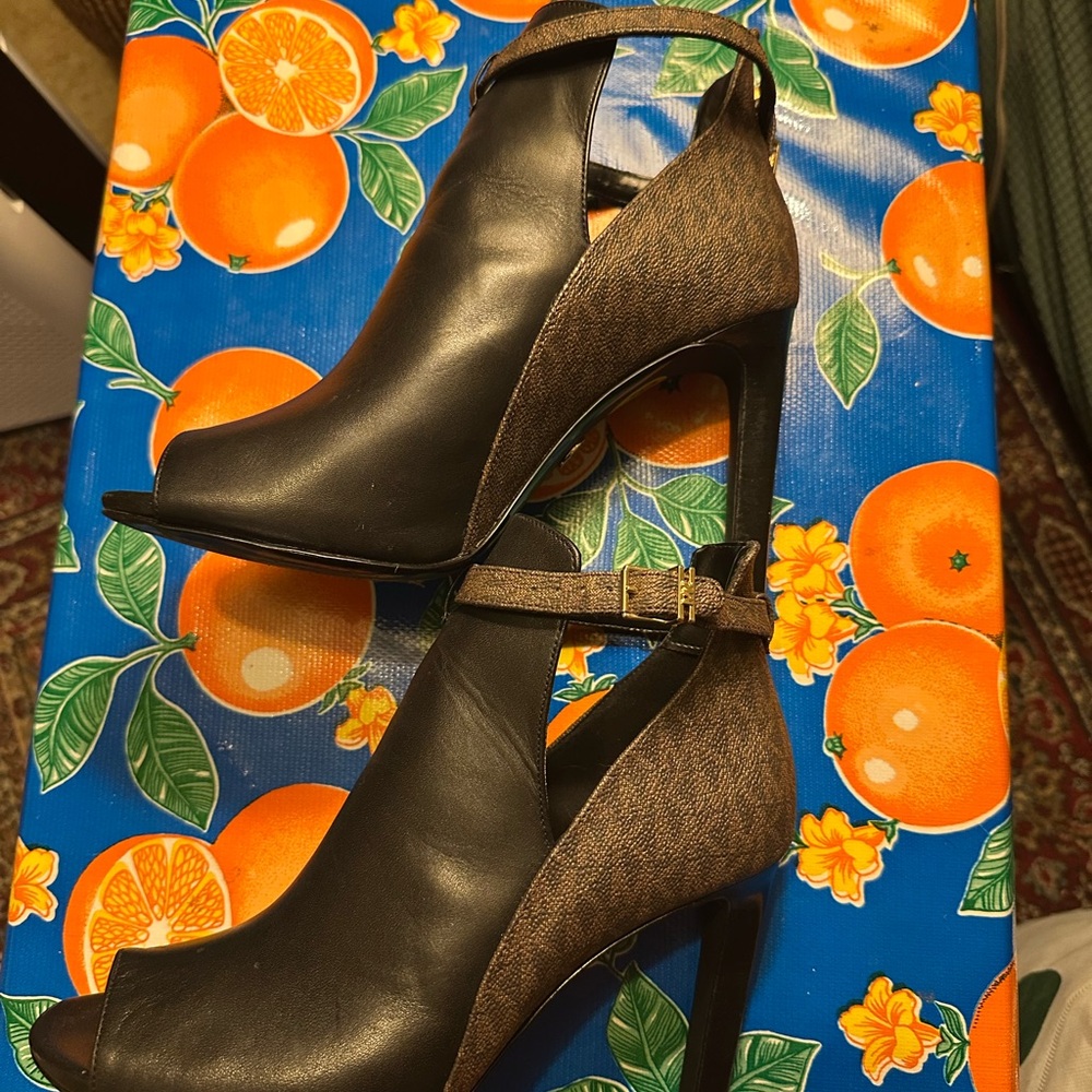 Michael Kors Lawson leather front open toe Black and Brown Peep-Toe Heeled Boots - Picture 5 of 6